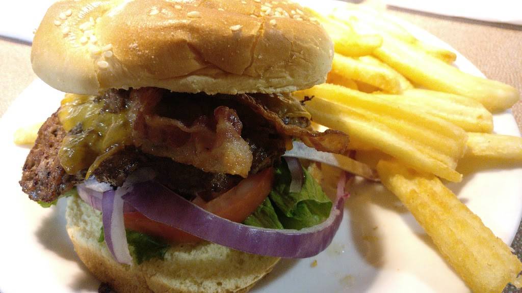 Dennys | restaurant | 17 Algonquin Rd, Arlington Heights, IL 60005, USA | 8475933240 OR +1 847-593-3240