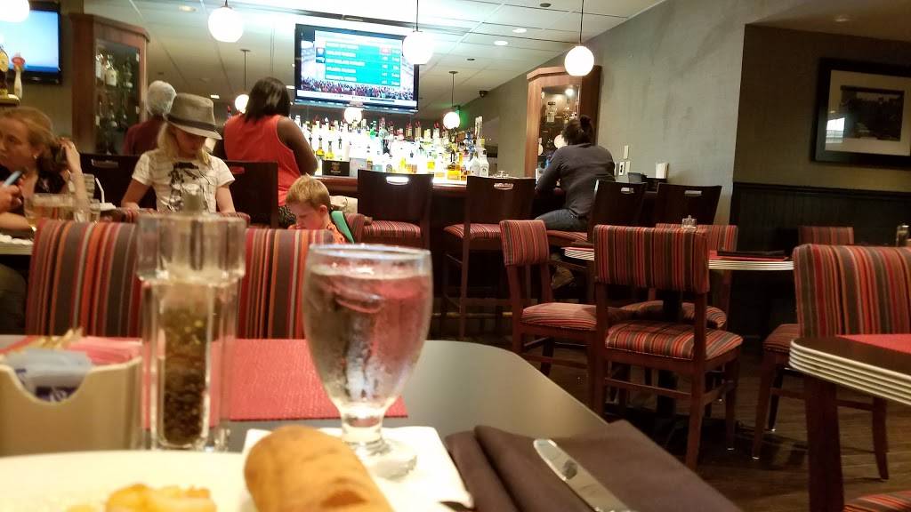 Market Street Bar & Grill | restaurant | 1 Gateway Ctr, Newark, NJ 07102, USA | 9736225000 OR +1 973-622-5000