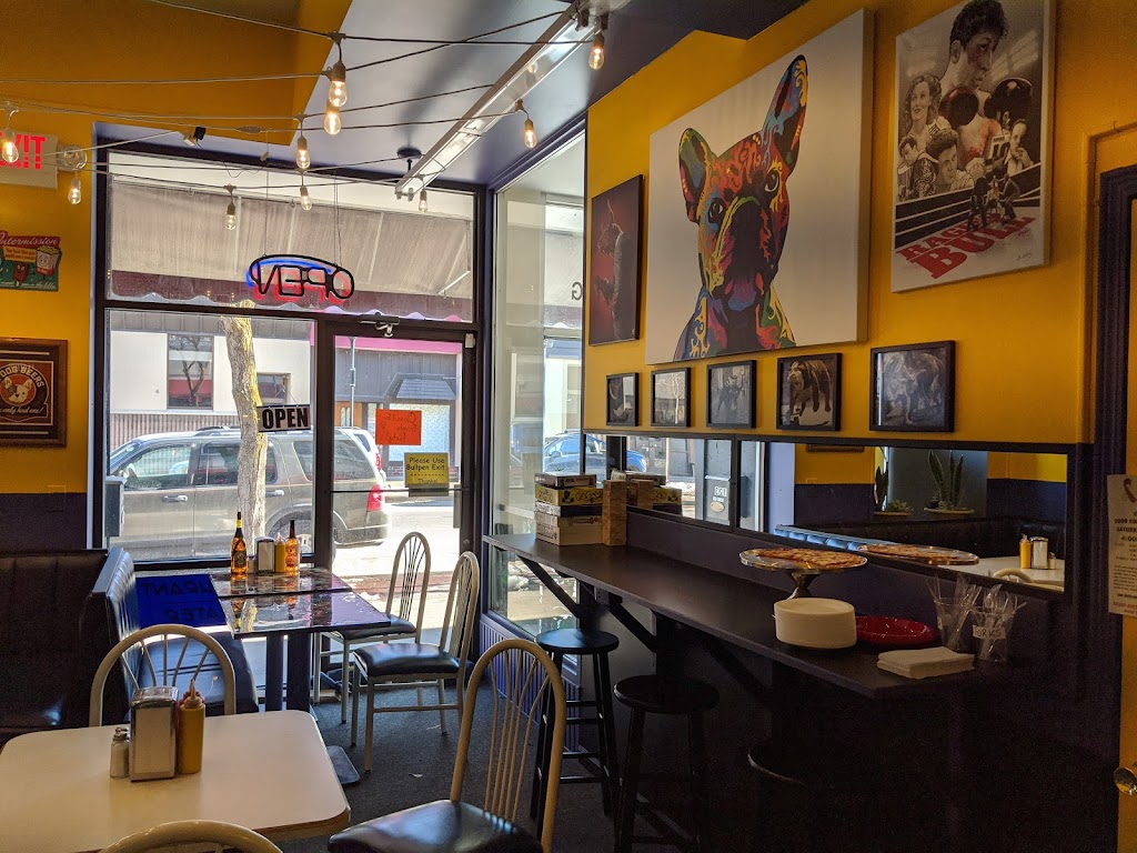 Bobs Bullpen | restaurant | 125 N 2nd Ave, Alpena, MI 49707, USA | 9893569558 OR +1 989-356-9558