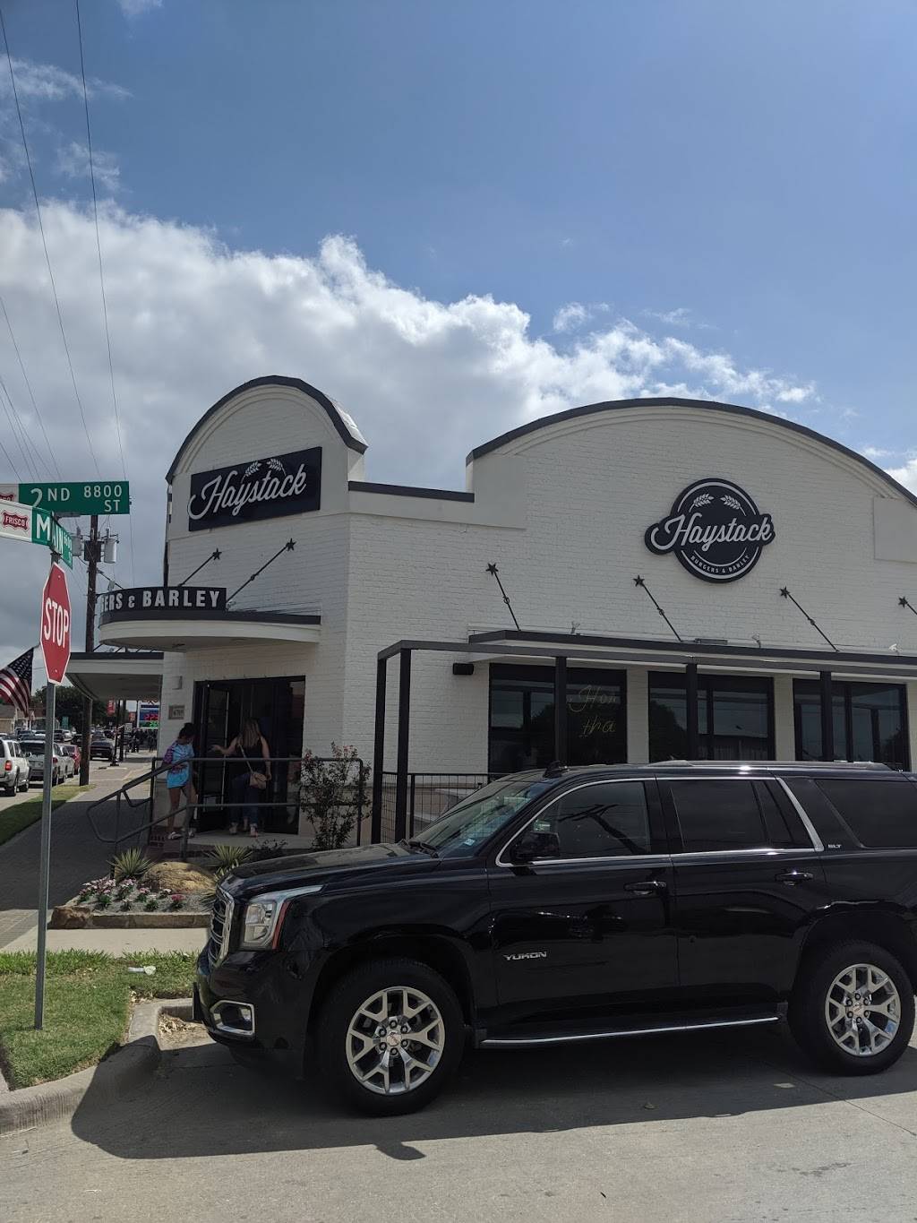 Haystack burgers and barley | restaurant | 6705 Main St, Frisco, TX 75034, USA | 9727043861 OR +1 972-704-3861