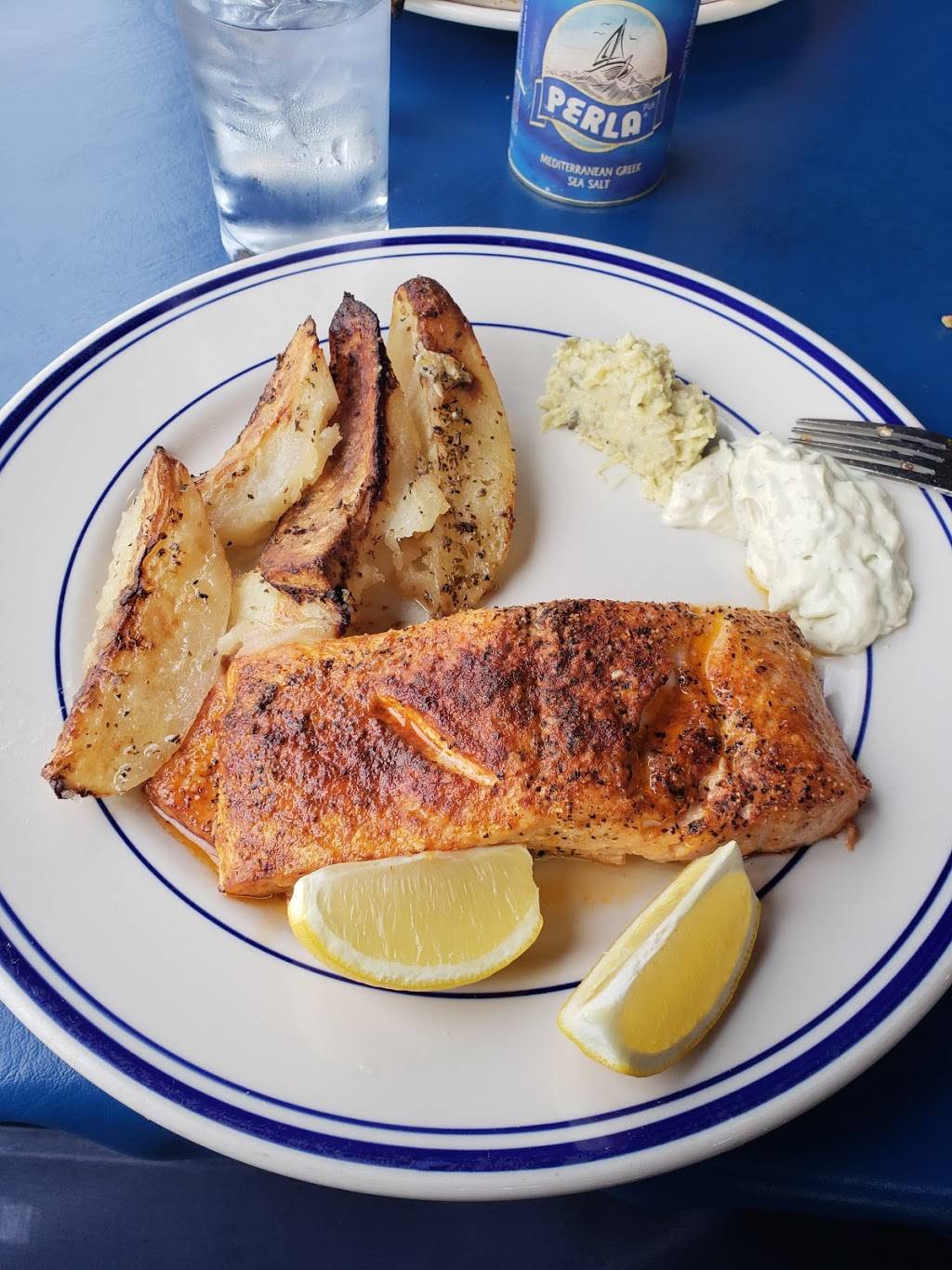 Pithari Taverna | restaurant | 28 Woodbridge Ave, Highland Park, NJ 08904, USA | 7325720616 OR +1 732-572-0616