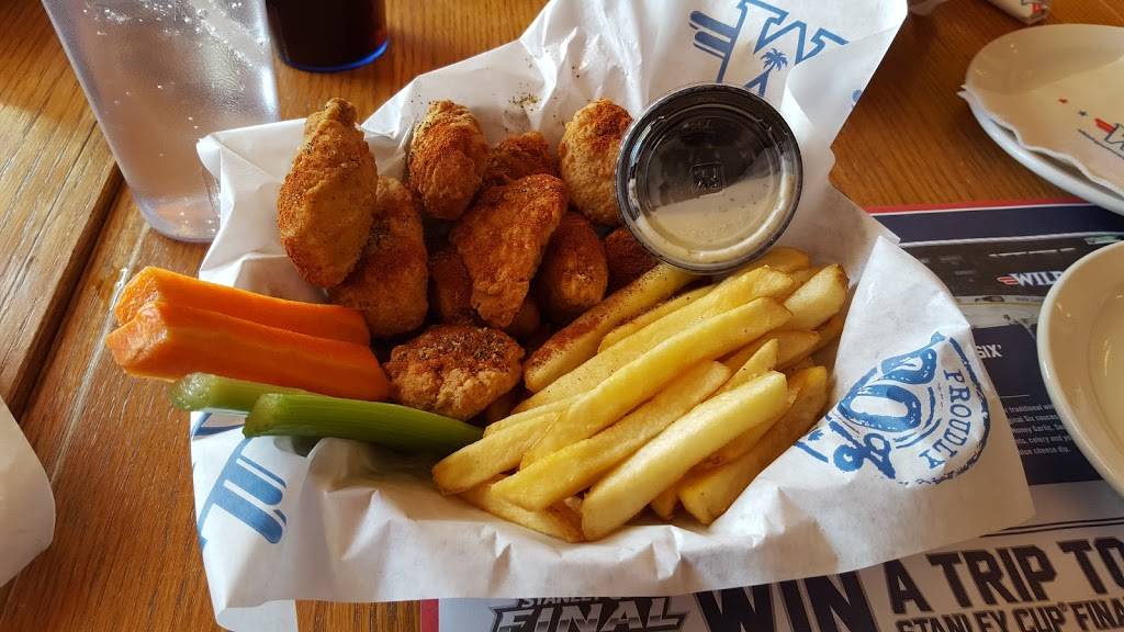 Wild Wing | restaurant | 5955 Latimer Dr #4, Mississauga, ON L5V 0B7, Canada | 9058171444 OR +1 905-817-1444