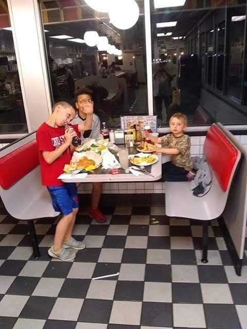 Wendys | restaurant | 400 Taylorsville Rd, Shelbyville, KY 40065, USA | 5026334099 OR +1 502-633-4099