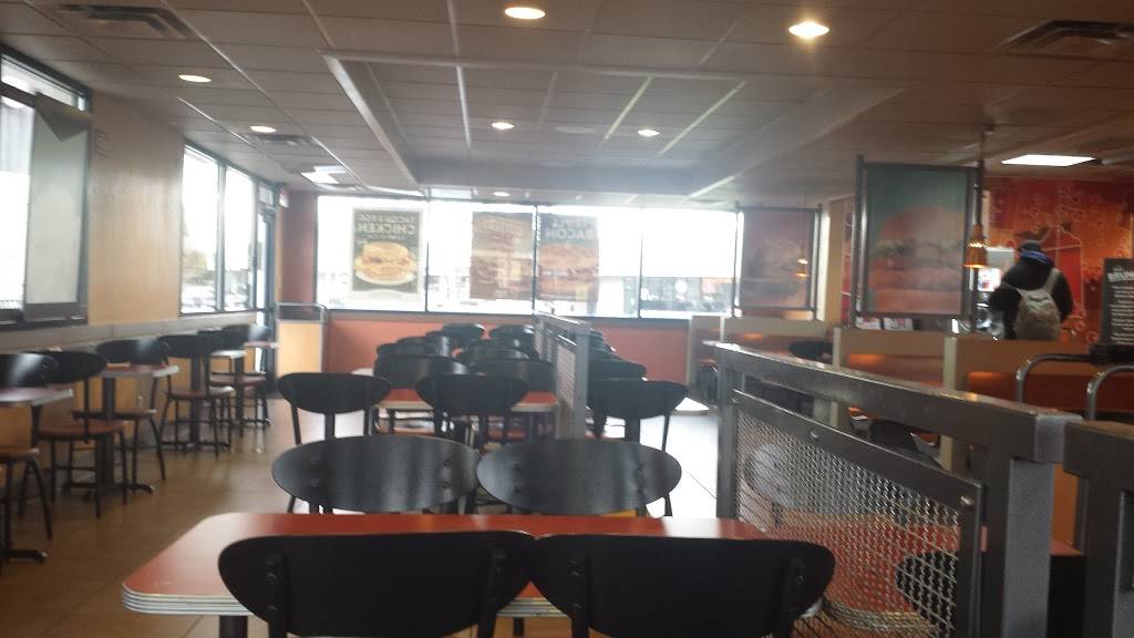 Jack in the Box | restaurant | 699 Lewelling Blvd Ste 120, San Leandro, CA 94579, USA | 5103524849 OR +1 510-352-4849