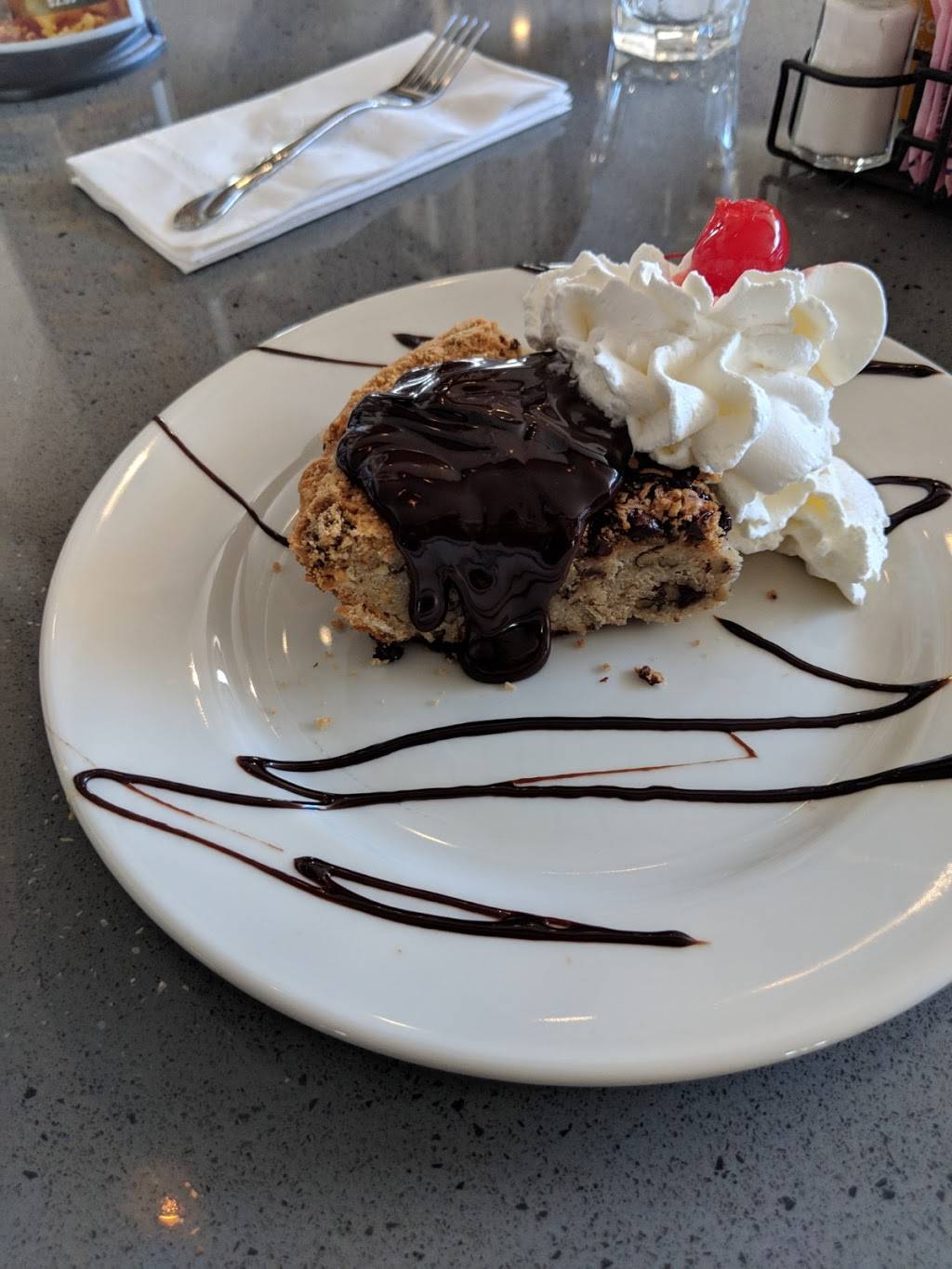 Chelos Hometown Bar & Grille | restaurant | 1275 Reservoir Ave, Cranston, RI 02920, USA | 4019427666 OR +1 401-942-7666