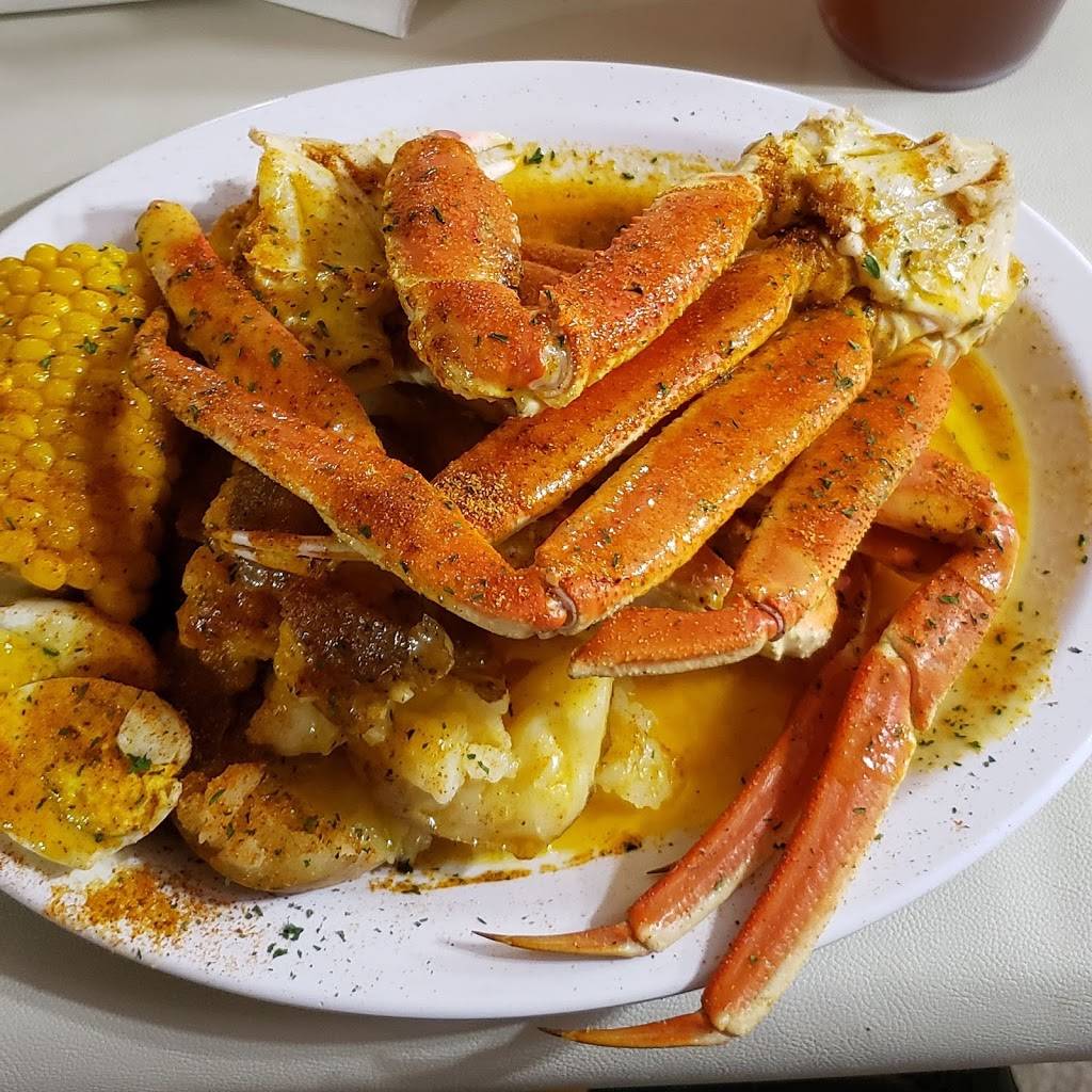 Crab House | restaurant | 19721 W Seven Mile Rd, Detroit, MI 48219, USA | 3135351400 OR +1 313-535-1400