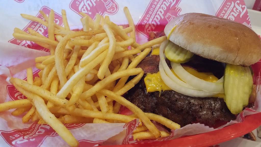 Freddys Frozen Custard & Steakburgers | restaurant | 11600 Fountains Dr, Maple Grove, MN 55369, USA | 7636006713 OR +1 763-600-6713