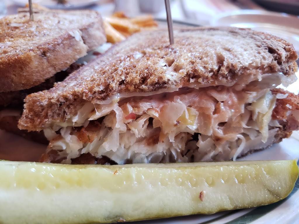 Tarrants West | restaurant | 11129 Three Chopt Rd, Richmond, VA 23233, USA | 8042059009 OR +1 804-205-9009