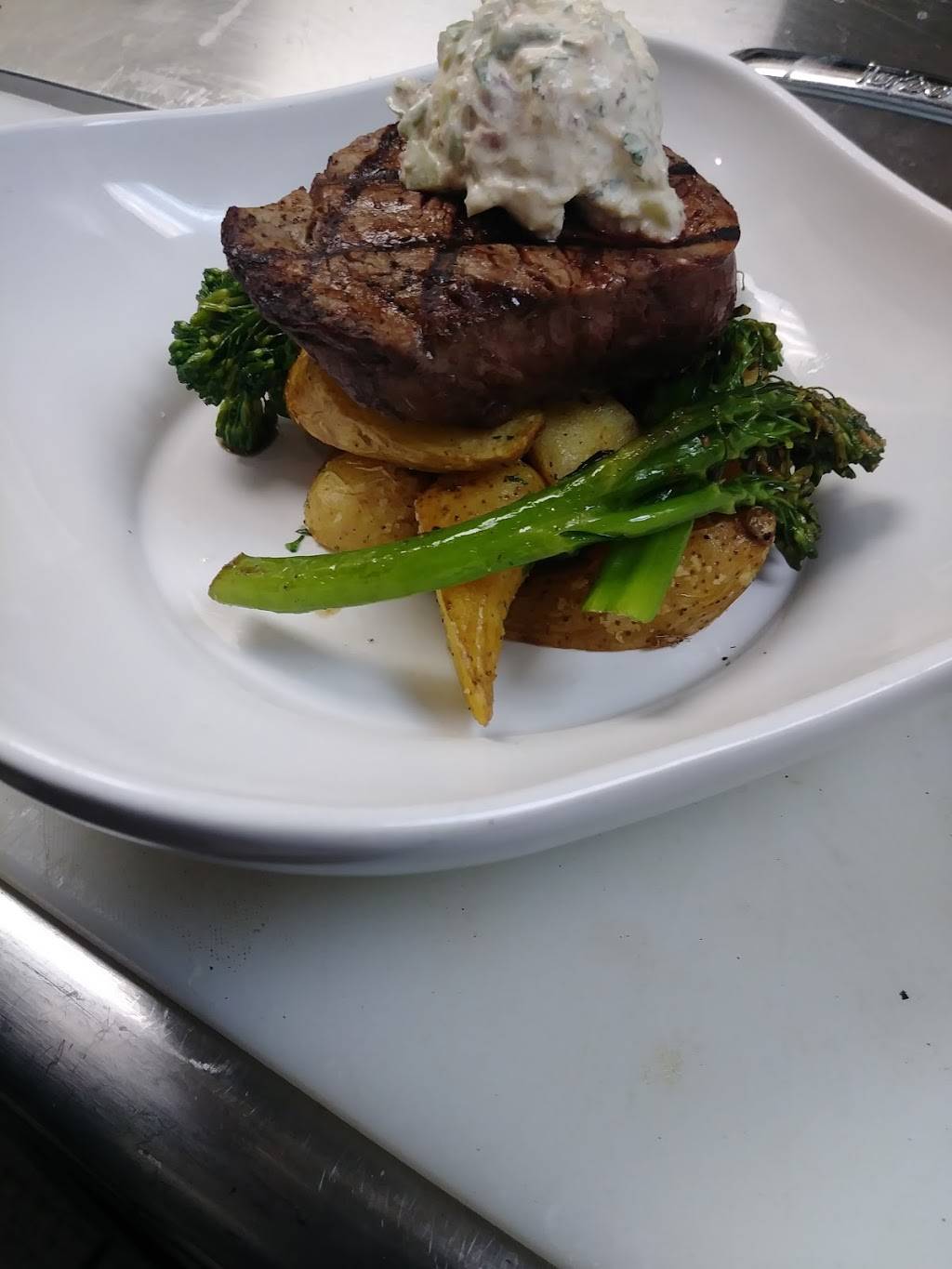 West End Grill and Pub | restaurant | 354 N Boyle Ave #2941, St. Louis, MO 63108, USA | 3145314607 OR +1 314-531-4607