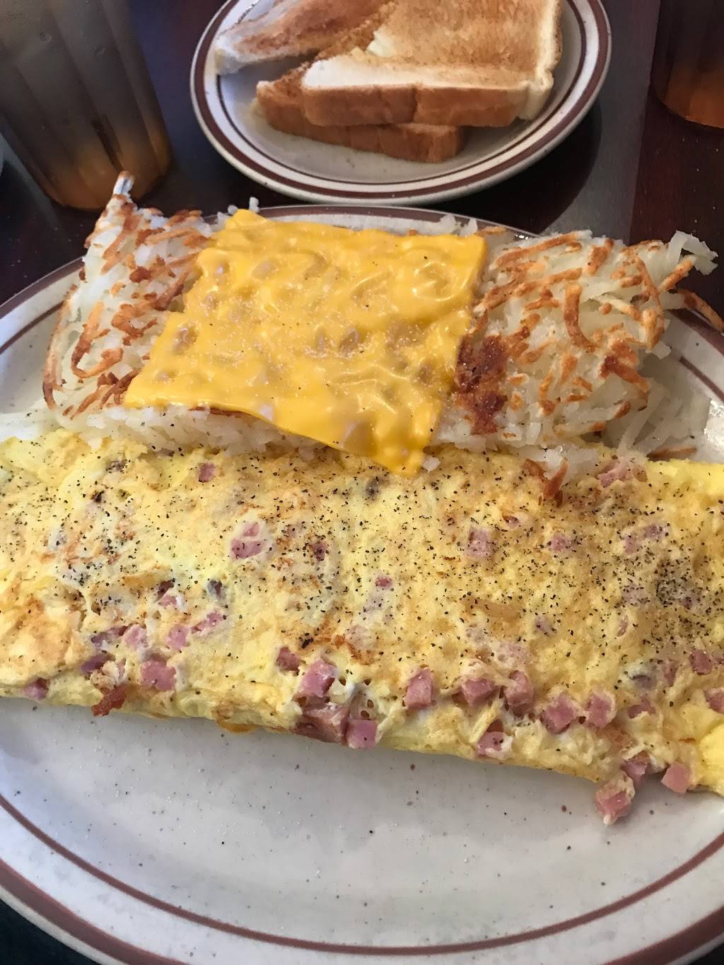 Sunshine Family Restaurant West | restaurant | 1575 John F Kennedy Rd, Dubuque, IA 52002, USA | 5635573000 OR +1 563-557-3000