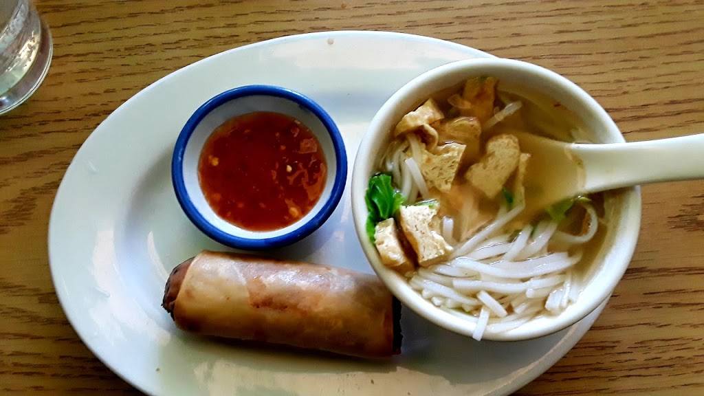 Thai On Clark | restaurant | 4641 N Clark St, Chicago, IL 60640, USA | 7732752620 OR +1 773-275-2620