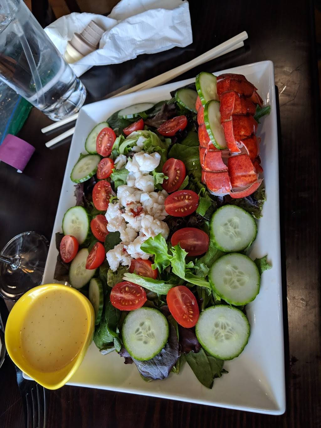 Lobster & Pho | restaurant | 6901 Rockside Rd, Independence, OH 44131, USA | 2165250028 OR +1 216-525-0028