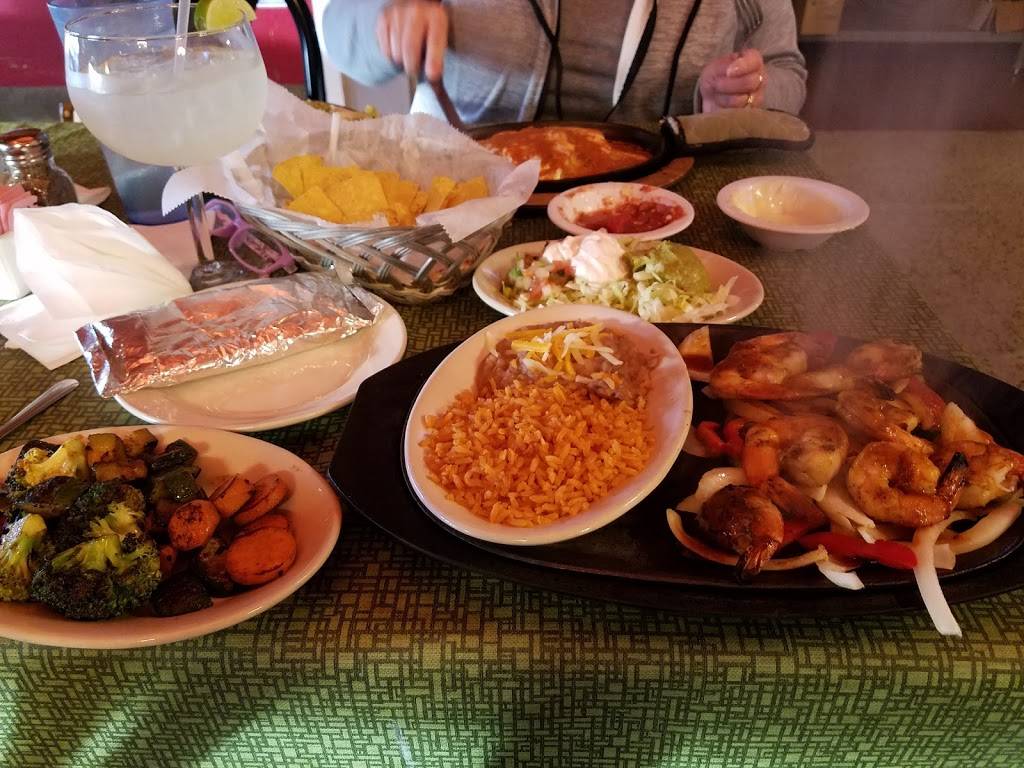 Mariachis | restaurant | 400 S Illinois St, Belleville, IL 62220, USA | 6182369492 OR +1 618-236-9492