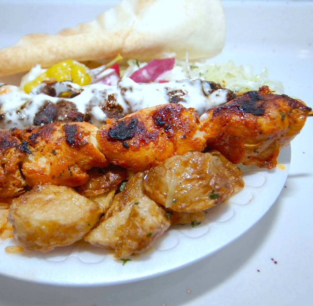 Boustan Lachine | restaurant | 356 Rue Saint-Jacques, Lachine, QC H8R 1E2, Canada | 5143650101 OR +1 514-365-0101