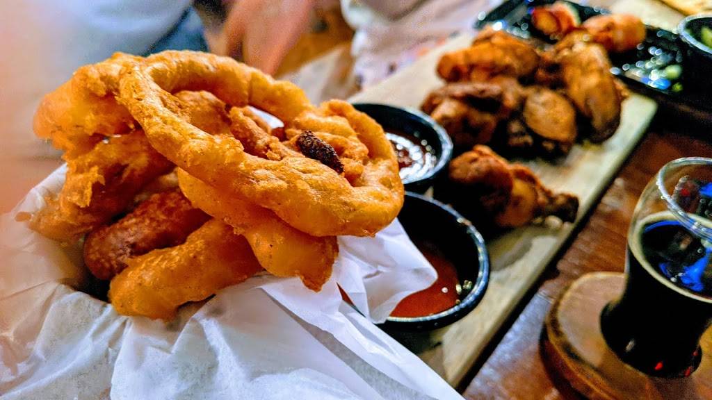 Growlers Taphouse | restaurant | 8275 N Silverbell Rd, Tucson, AZ 85743, USA | 5203898232 OR +1 520-389-8232