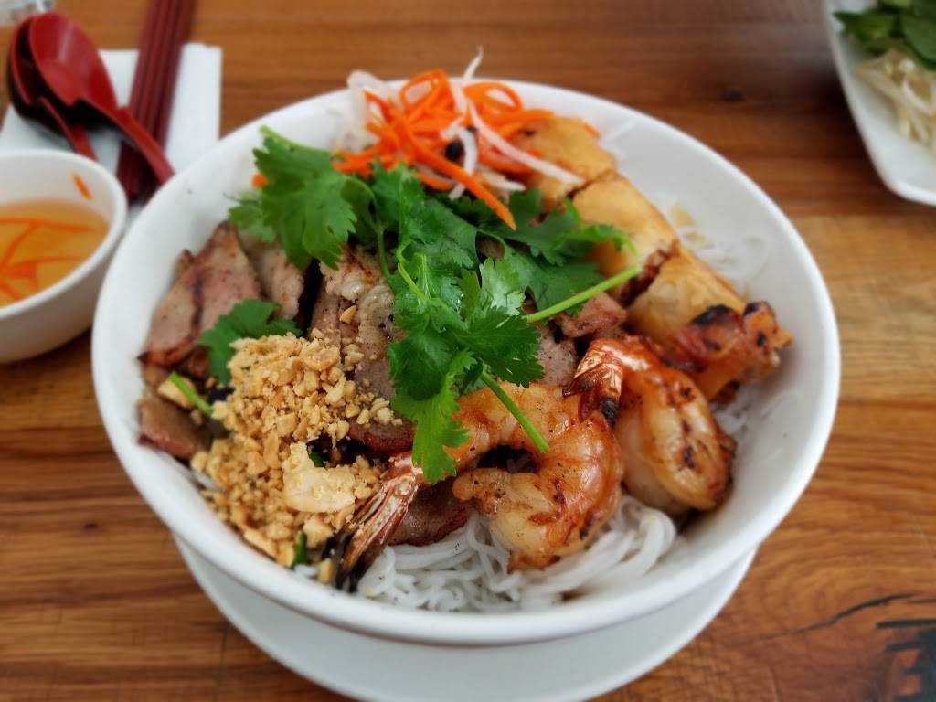 Pho Avenue | restaurant | 2500 W El Camino Real, Mountain View, CA 94040, USA | 6509352183 OR +1 650-935-2183