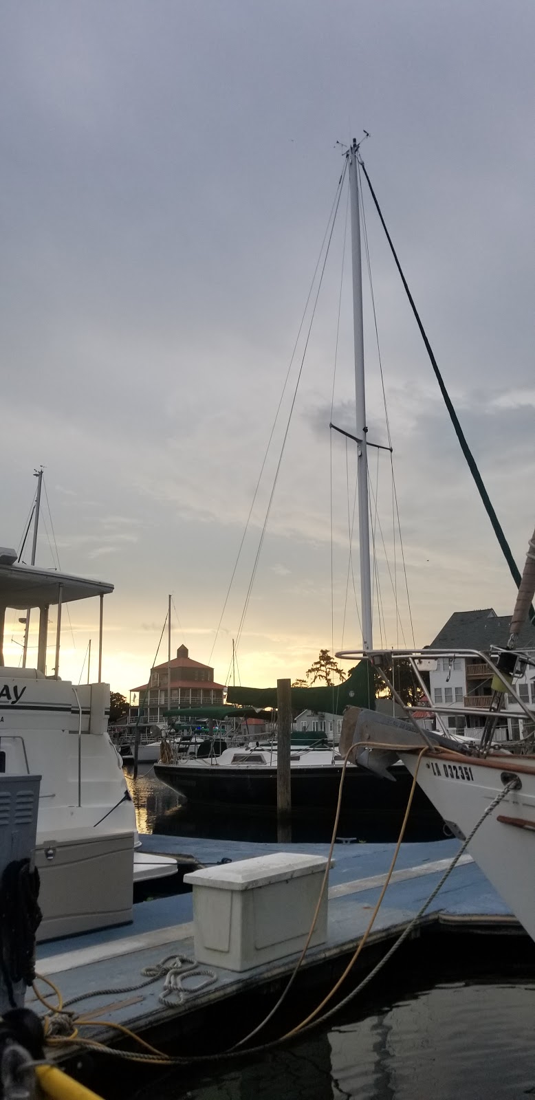 Marina Del Ray | restaurant | 100 Marina Del Ray Dr, Madisonville, LA 70447, USA | 9852027046 OR +1 985-202-7046