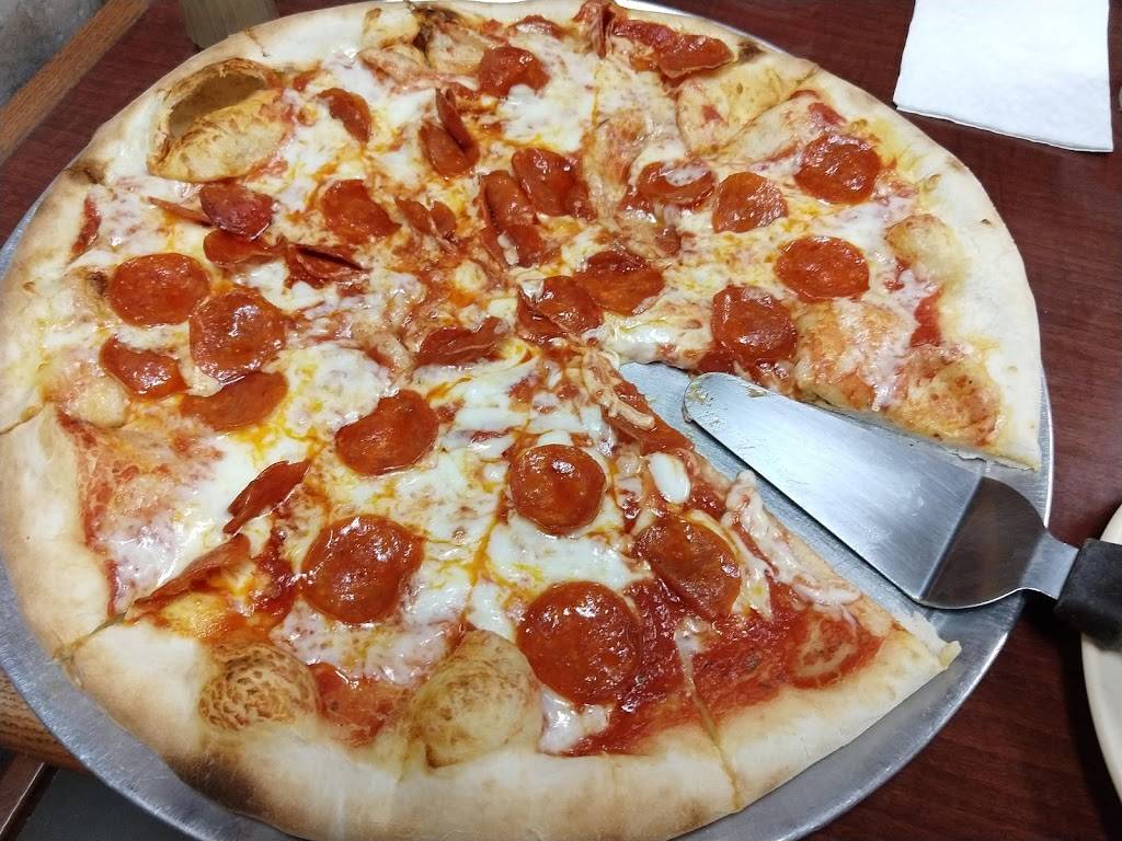 Franks Pizza & Subs | restaurant | 511 E Nelson St, Lexington, VA 24450, USA | 5404637575 OR +1 540-463-7575