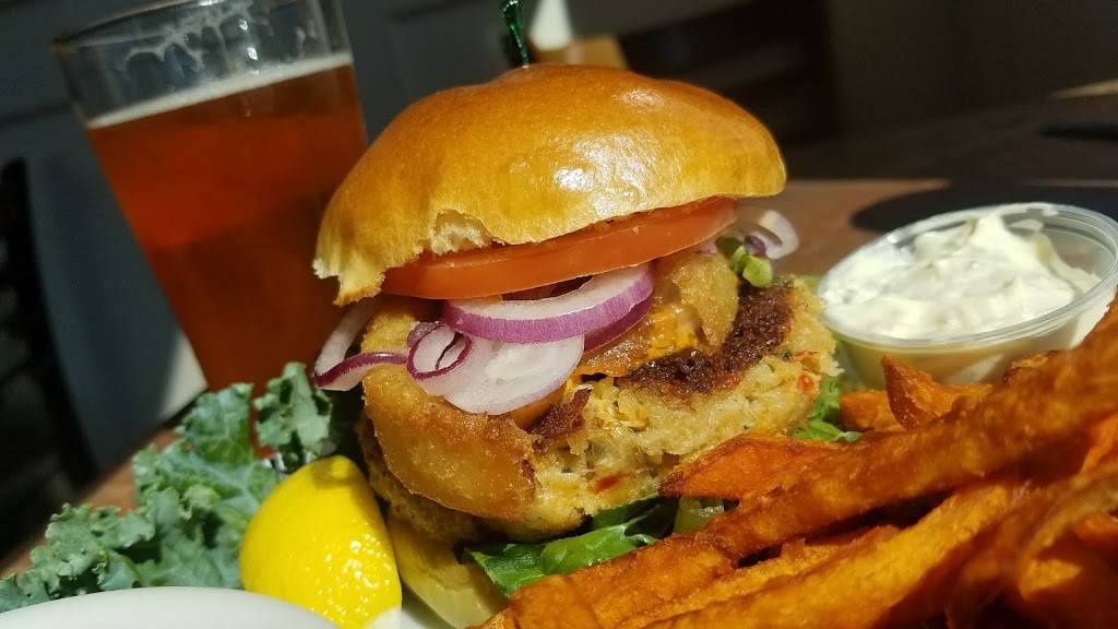 The Fish Store | restaurant | 836 Montauk Hwy, Bayport, NY 11705, USA | 6314723018 OR +1 631-472-3018