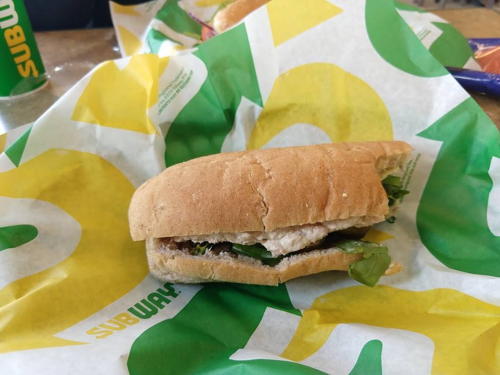 Subway | meal takeaway | 1303 Spur Dr, Marshfield, MO 65706, USA | 4174687270 OR +1 417-468-7270