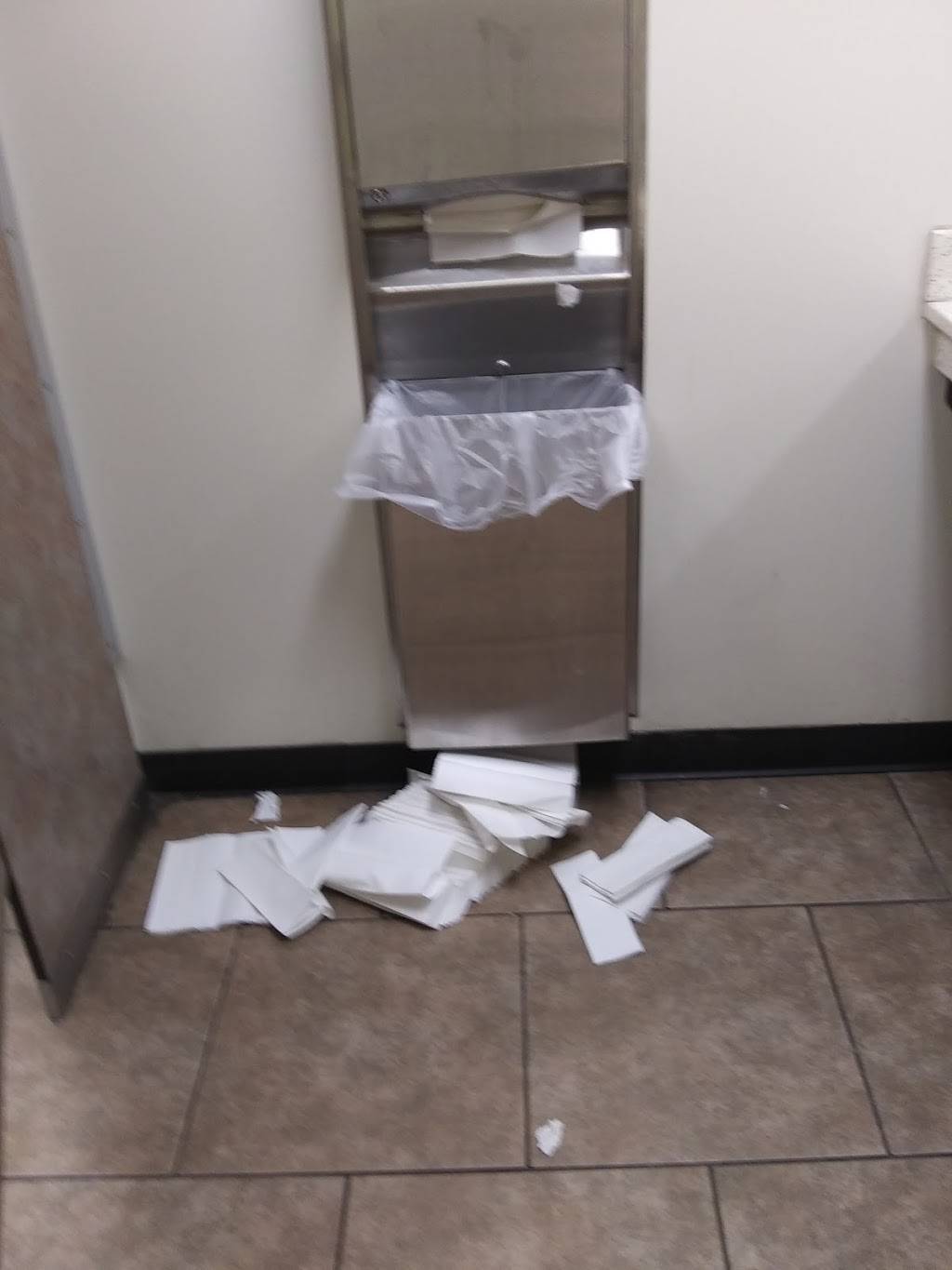 Caseys | restaurant | 916 E Main St, Marshalltown, IA 50158, USA | 6417534046 OR +1 641-753-4046