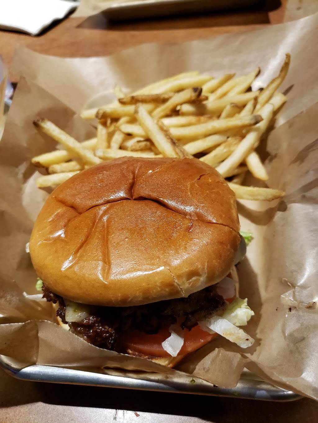 Buffalo Wild Wings | restaurant | 6801 Dixie Hwy, Louisville, KY 40258, USA | 5029351997 OR +1 502-935-1997