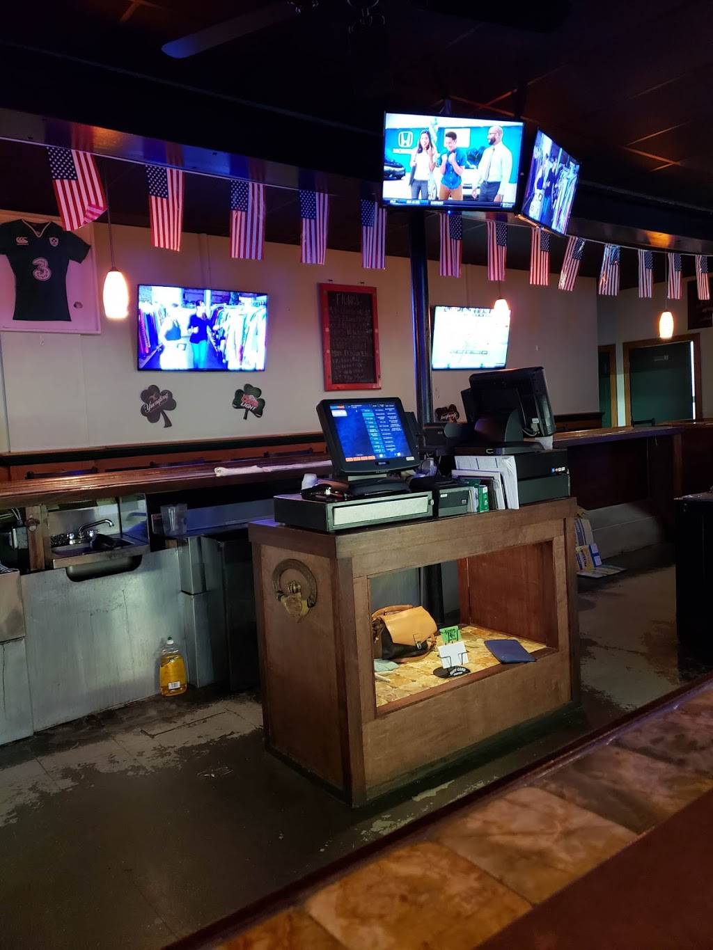 Flukes Irish Pub Inc | restaurant | 7401 State Rd, Philadelphia, PA 19136, USA | 2153384800 OR +1 215-338-4800