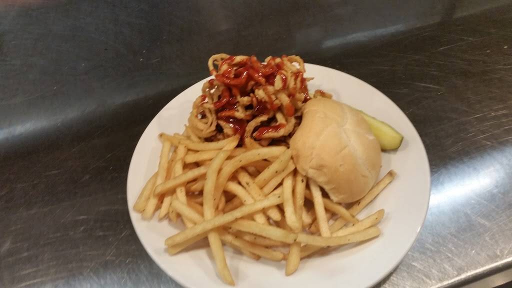 Aviator Sports Bar & Grille | restaurant | 5105 S Howell Ave, Milwaukee, WI 53207, USA | 4148313666 OR +1 414-831-3666