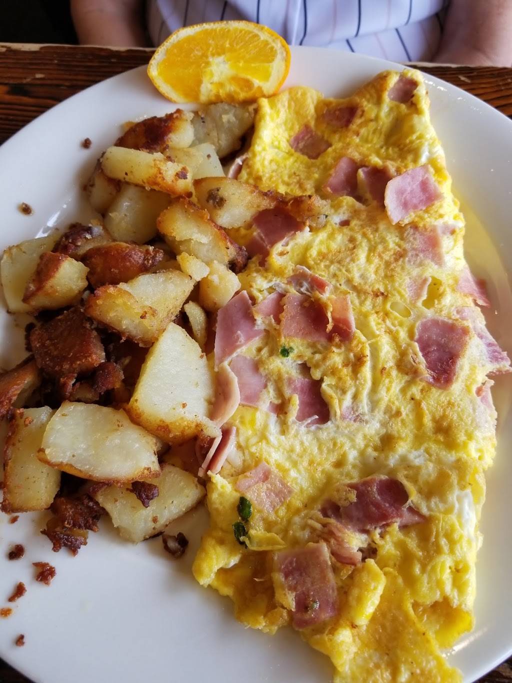 Iron Town Diner | restaurant | 325 Main St, Saugus, MA 01906, USA | 7815582070 OR +1 781-558-2070