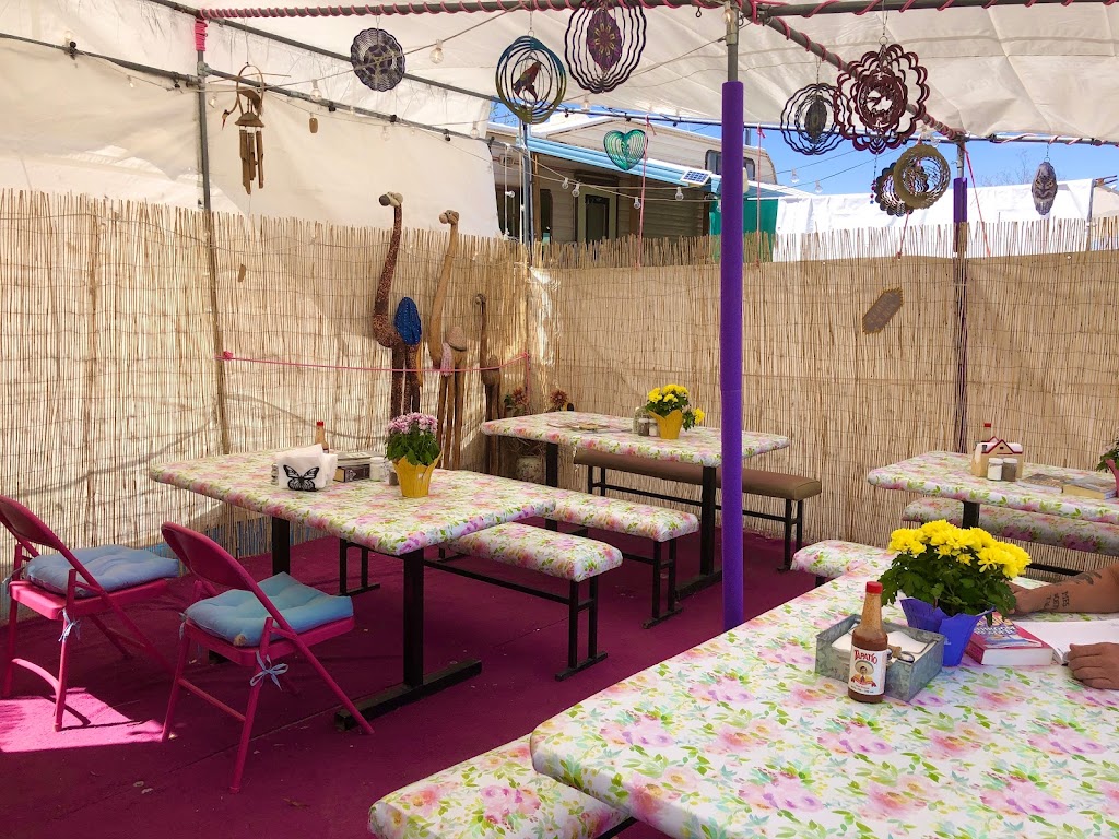 Barbis Place | cafe | 380 E Main St, Quartzsite, AZ 85346, USA | 9283222862 OR +1 928-322-2862