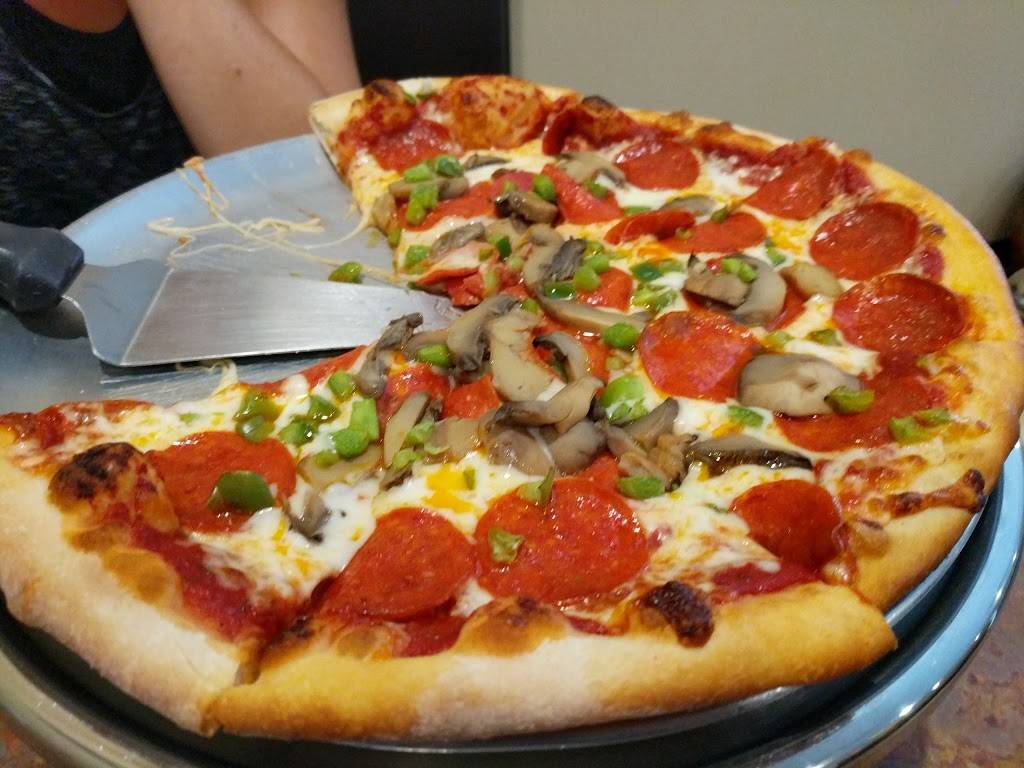 Carmelos Italian Pizza | restaurant | 3555 68th St SE # 9, Caledonia, MI 49316, USA | 6165549173 OR +1 616-554-9173