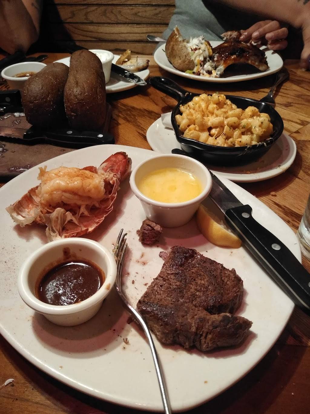 Outback Steakhouse | restaurant | 2045 W Briggsmore Ave, Modesto, CA 95350, USA | 2095772410 OR +1 209-577-2410