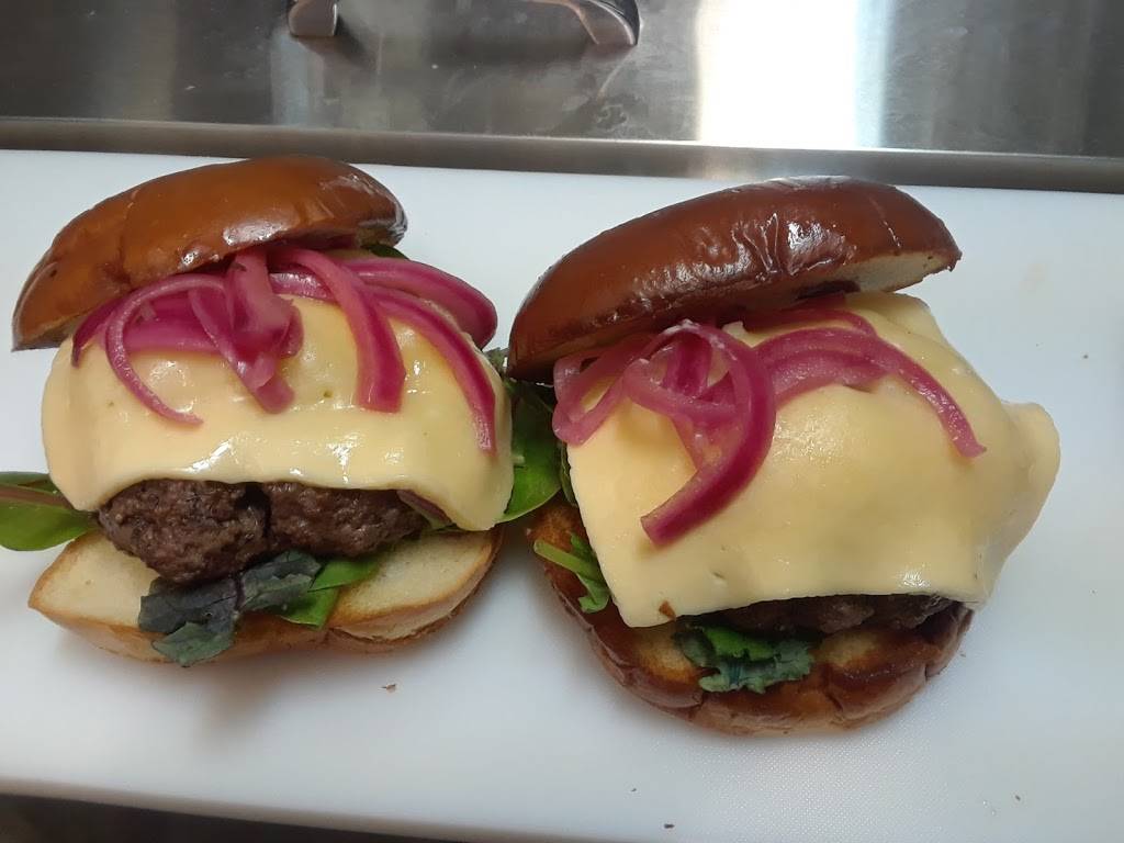 Aces Sports Bar SA | restaurant | 8373 Perrin Beitel Rd, San Antonio, TX 78218, USA | 2103142133 OR +1 210-314-2133