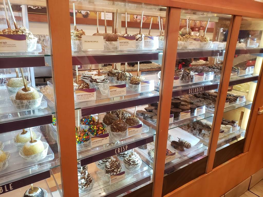 Cold Stone Creamery | bakery | 186 N 12th Ave, Ste 111, Hanford, CA 93230, USA | 5595839000 OR +1 559-583-9000