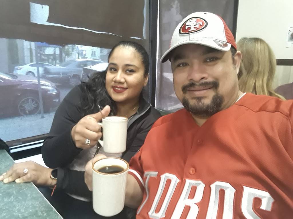 Georges Cafe | restaurant | 4012 43rd St, San Diego, CA 92105, USA | 6196240609 OR +1 619-624-0609