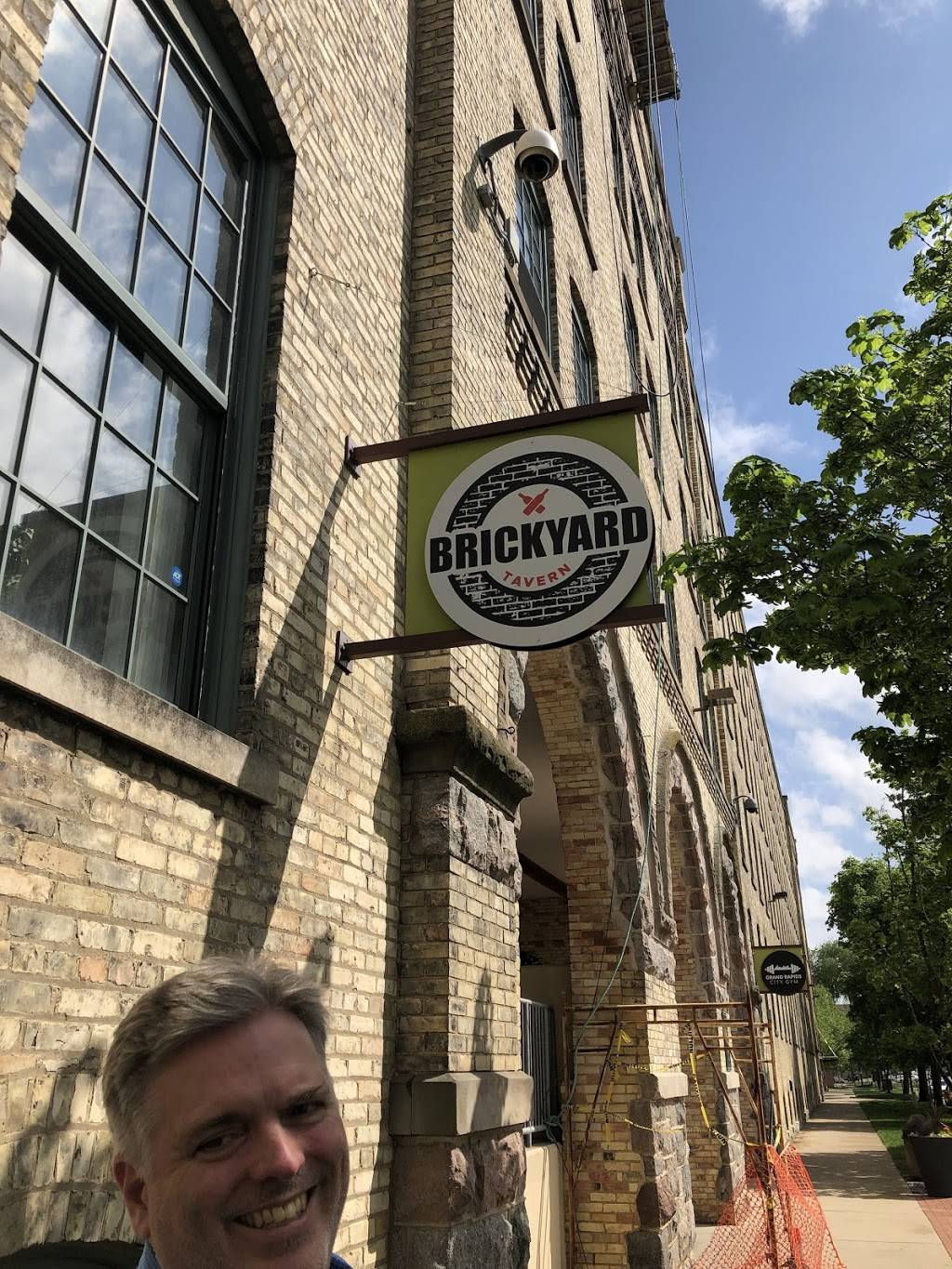 BrickYard Tavern | restaurant | 940 Monroe Ave NW, Grand Rapids, MI 49503, USA | 6168053280 OR +1 616-805-3280