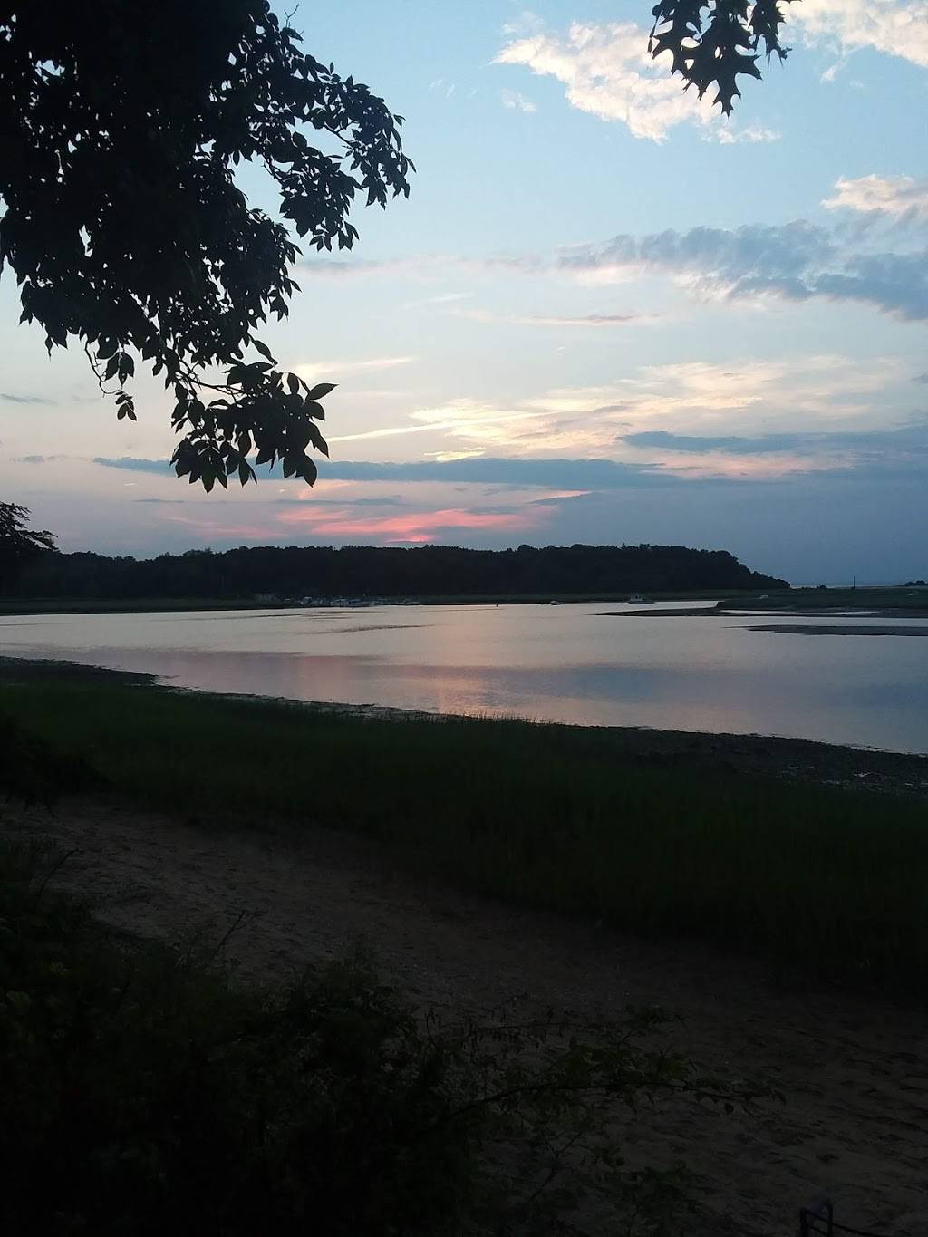 Lindas Riverside Pizzeria & Cafe | restaurant | 100 Riviera, Kings Park, NY 11754, USA | 6317806100 OR +1 631-780-6100