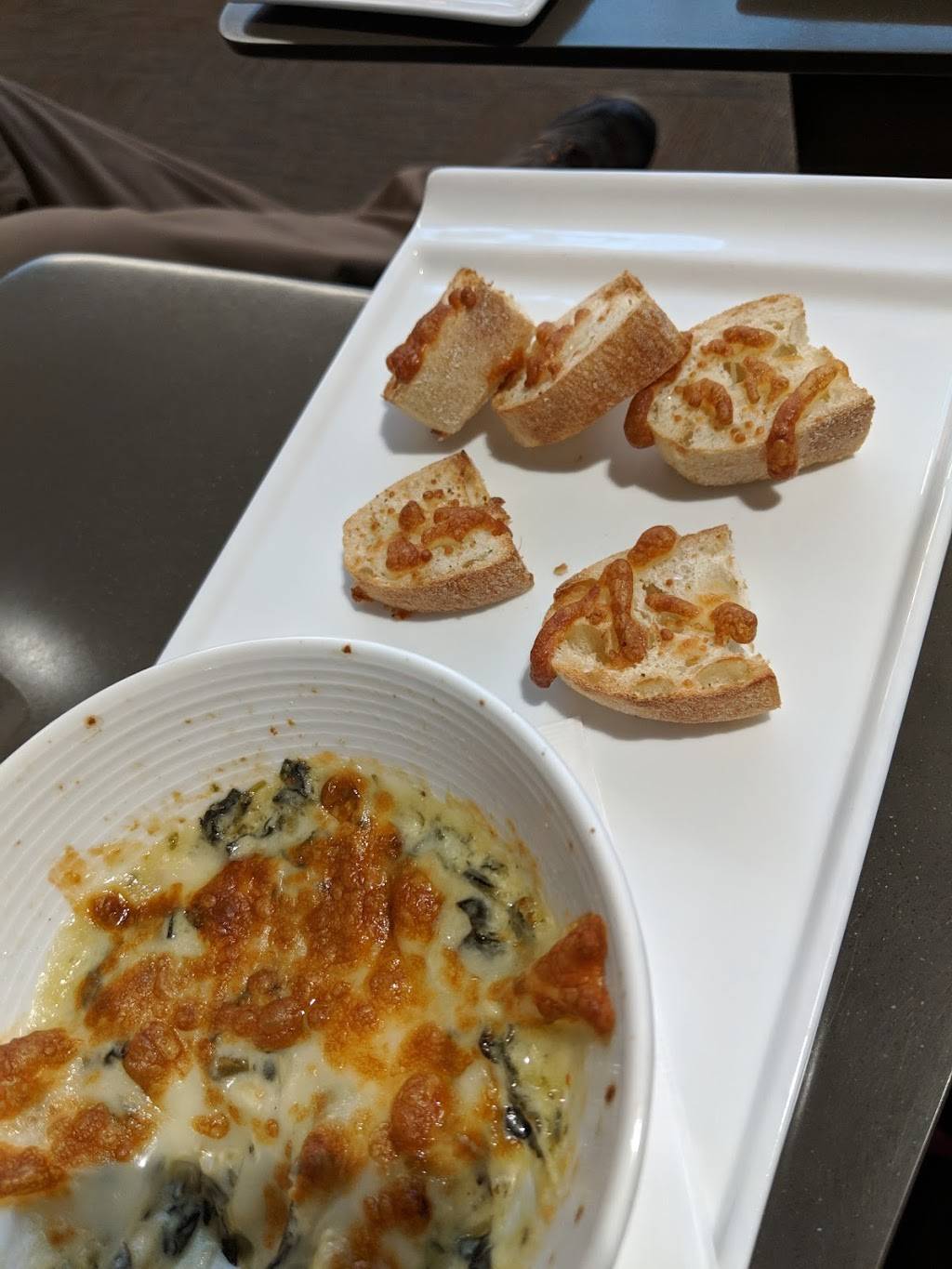 Wingtips Lounge | restaurant | St.Louis Lambert International Airport, St. Louis, MO 63145, USA | 3143000689 OR +1 314-300-0689