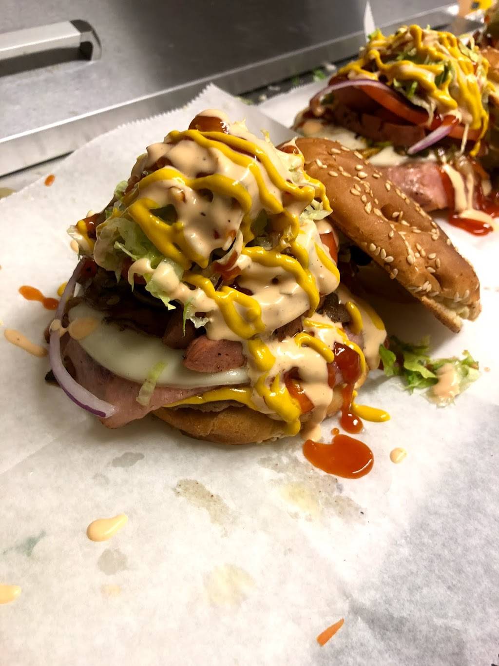 Wichos burger | restaurant | Detroit, MI 48209, USA | 3137668082 OR +1 313-766-8082