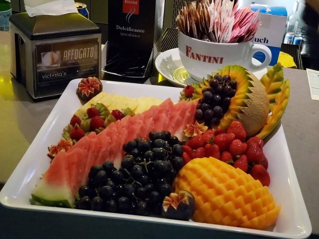 Café Victorias | restaurant | 8600 Boul Langelier, Saint-Léonard, QC H1P 2Y7, Canada | 5143277877 OR +1 514-327-7877