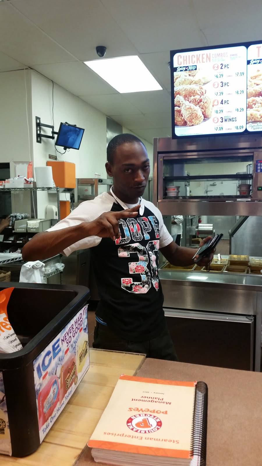 Popeyes Louisiana Kitchen | restaurant | 3712 McFarland Blvd E, Tuscaloosa, AL 35405, USA | 2056339944 OR +1 205-633-9944