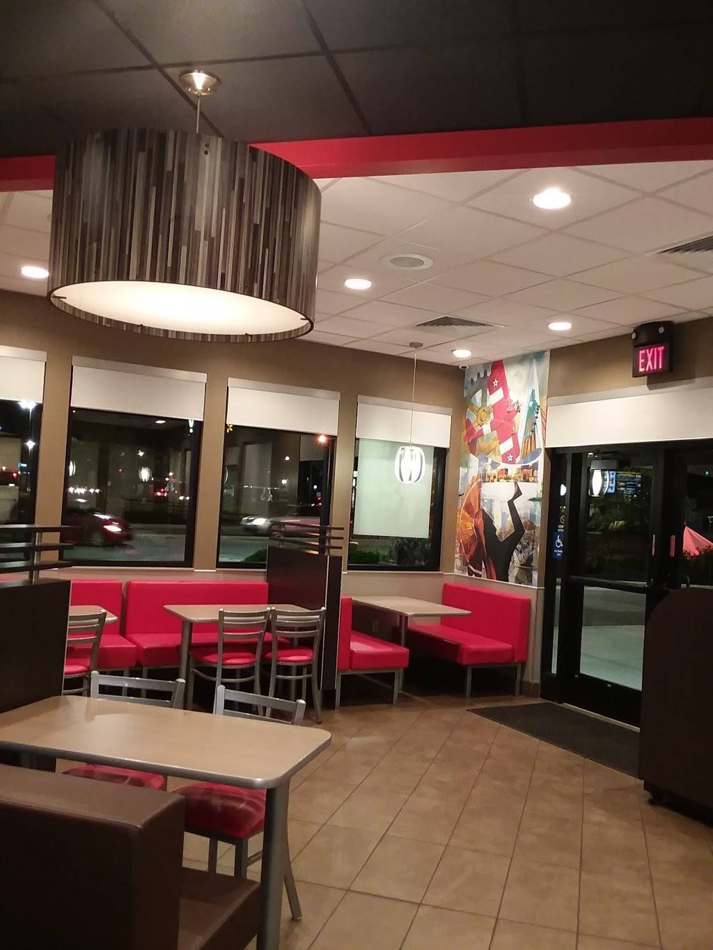 Hardees | restaurant | 2053 N Amidon Ave, Wichita, KS 67203, USA | 3164255393 OR +1 316-425-5393