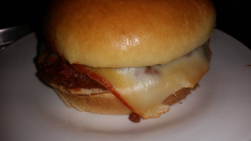 Filling Station Bar & Grille | restaurant | 52170 IN-933, South Bend, IN 46637, USA | 5742723455 OR +1 574-272-3455