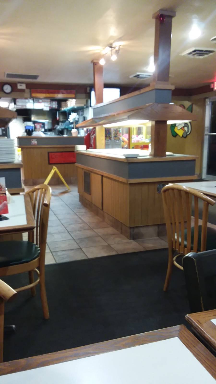 Pizza Hut | meal takeaway | 735 W Broadway, Centralia, IL 62801, USA | 6185322782 OR +1 618-532-2782