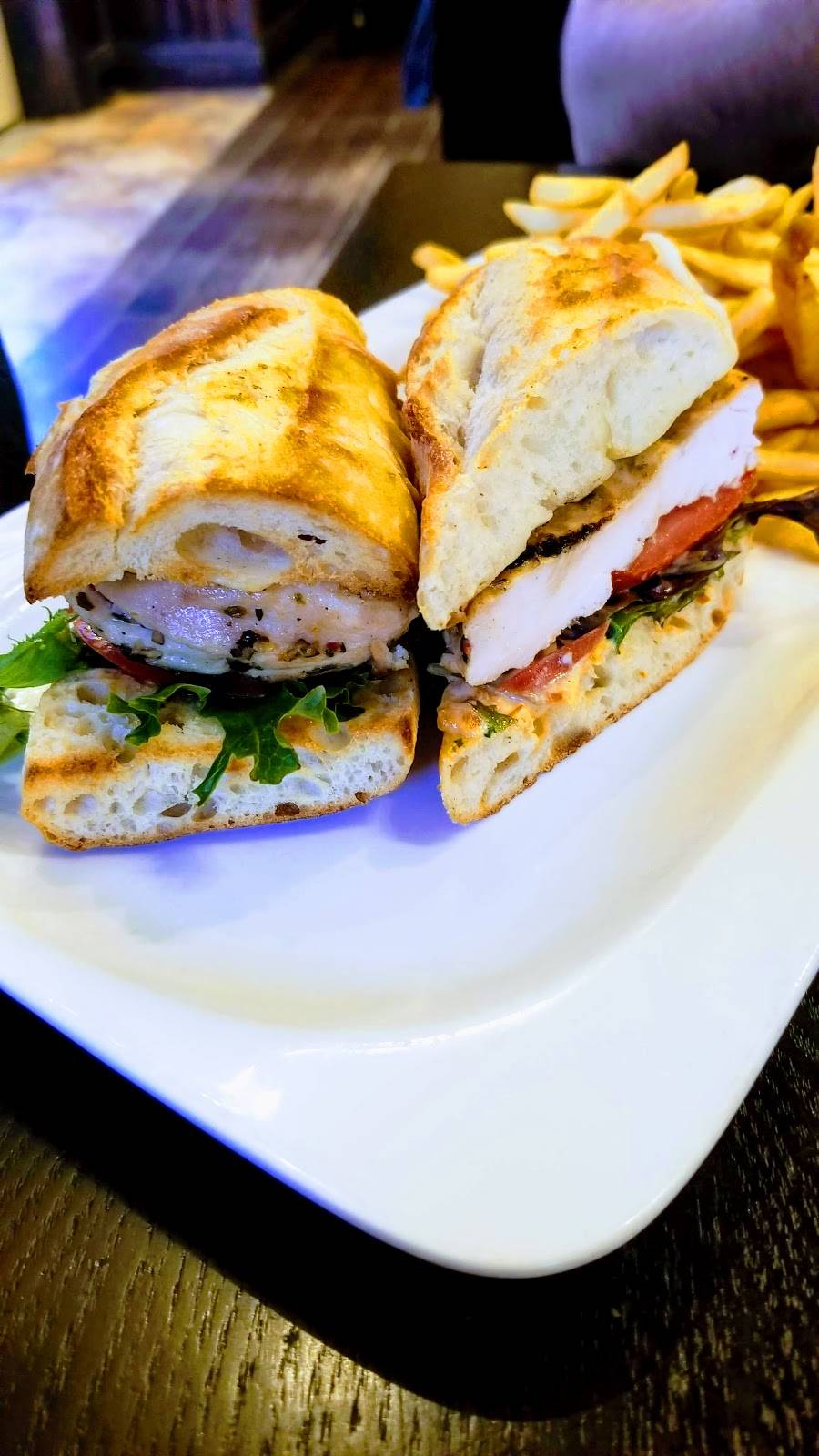 Corrados Restaurant & Bar | restaurant | 38 Baldwin St, Whitby, ON L1M 1A2, Canada | 9056553100 OR +1 905-655-3100