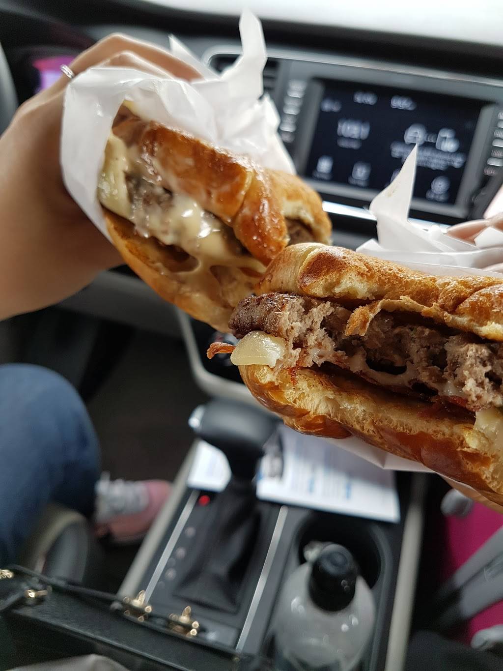 Jack in the Box | restaurant | 5101 W Jefferson Blvd, Los Angeles, CA 90016, USA | 3235250868 OR +1 323-525-0868