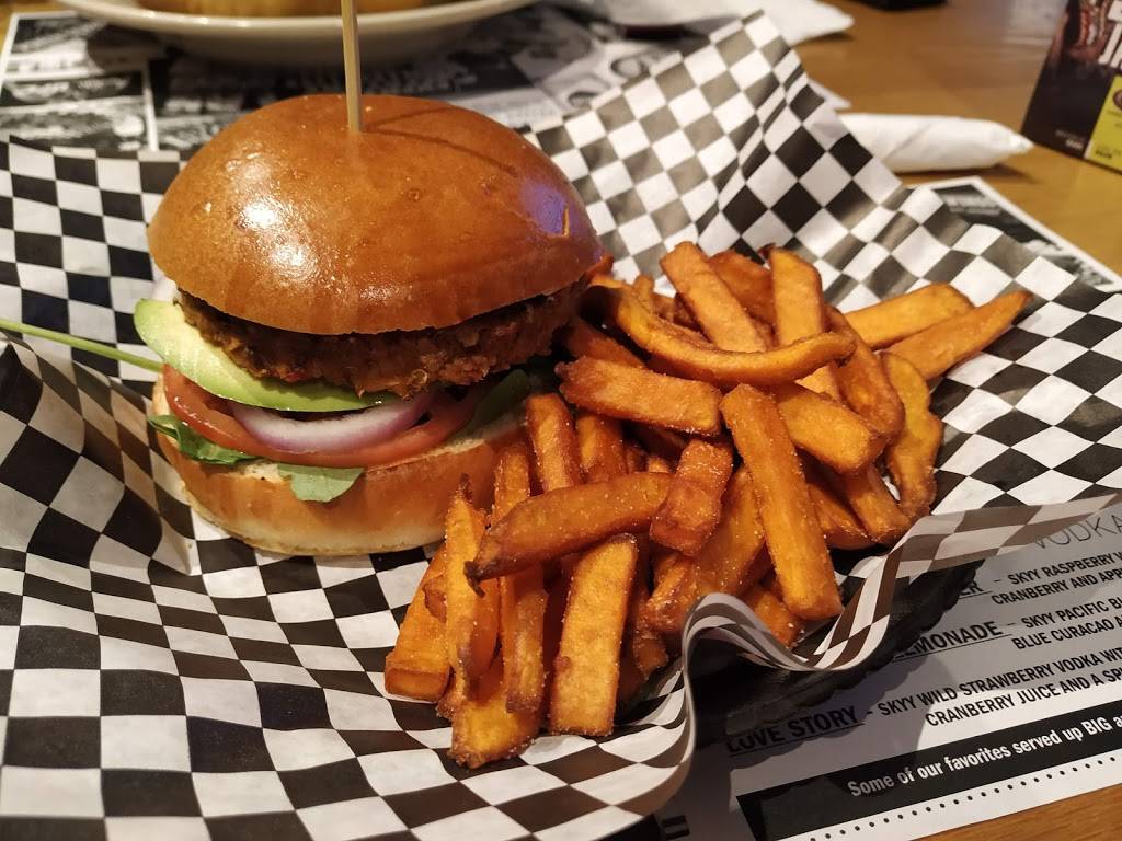 Snookers Sports Billiards Bar & Grill | restaurant | 53 Ashburton St, Providence, RI 02904, USA | 4013517665 OR +1 401-351-7665