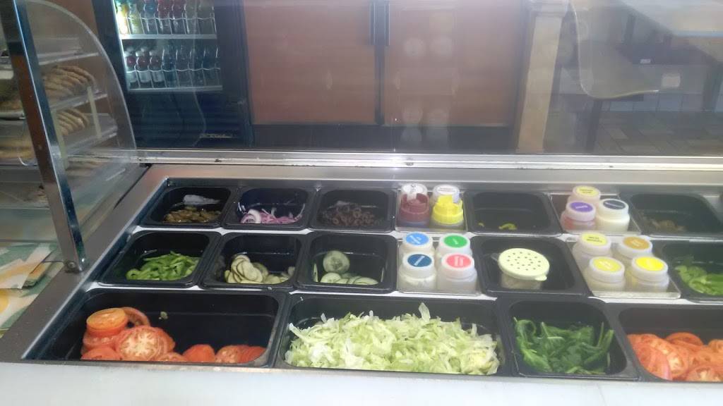 Subway | restaurant | 1528 Broadway St, Toledo, OH 43609, USA | 4192428600 OR +1 419-242-8600