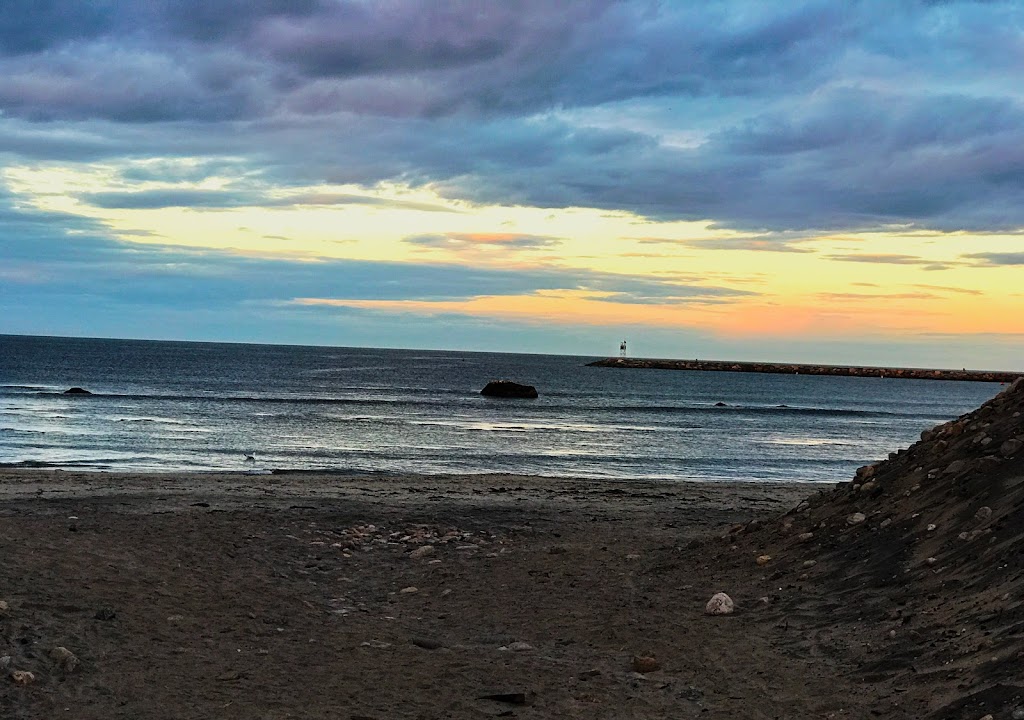 Beachead | restaurant | 598 Corn Neck Rd, New Shoreham, RI 02807, USA | 4014662249 OR +1 401-466-2249