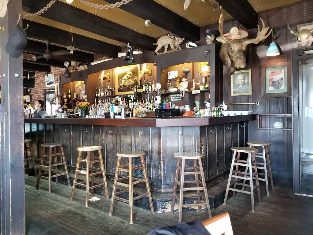 The Dock Bar & Grill | restaurant | 482 W Lake Dr, Montauk, NY 11954, USA | 6316689778 OR +1 631-668-9778
